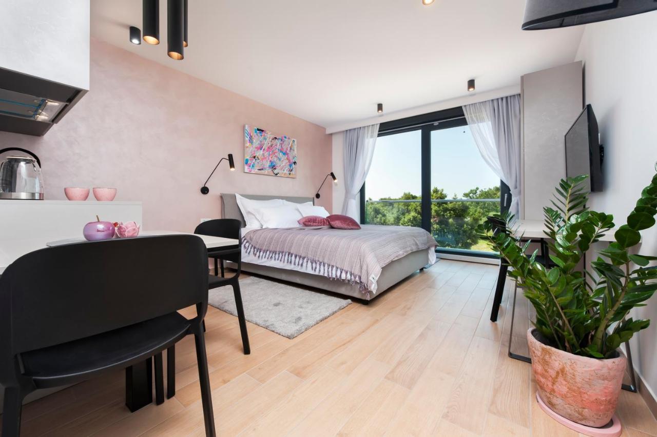 Luxury Residence Levante ロヴィニ エクステリア 写真