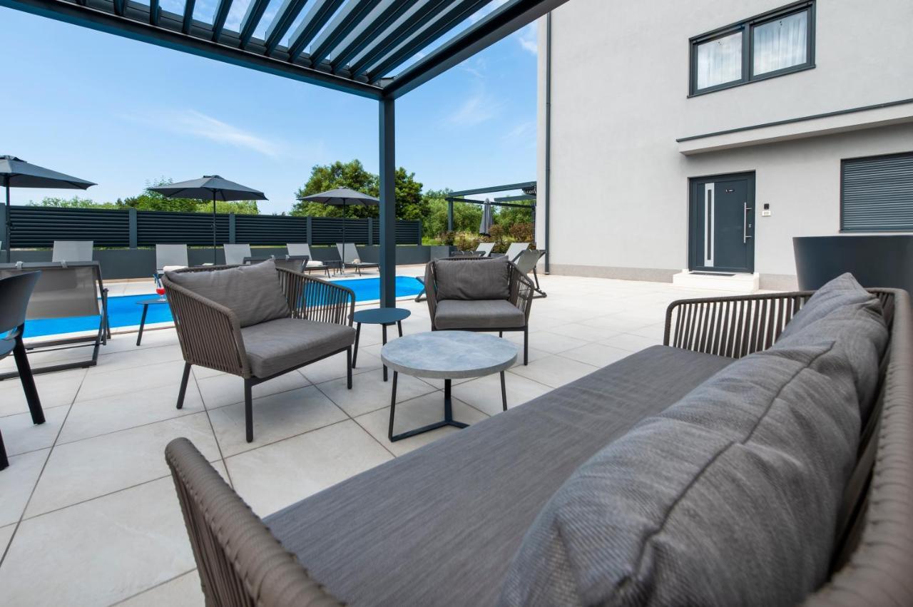 Luxury Residence Levante ロヴィニ エクステリア 写真