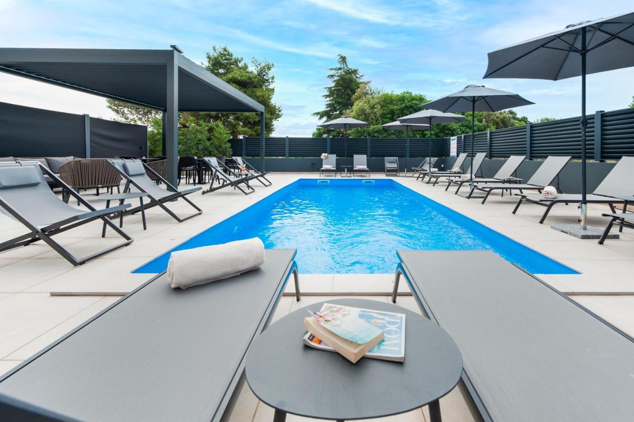 Luxury Residence Levante ロヴィニ エクステリア 写真