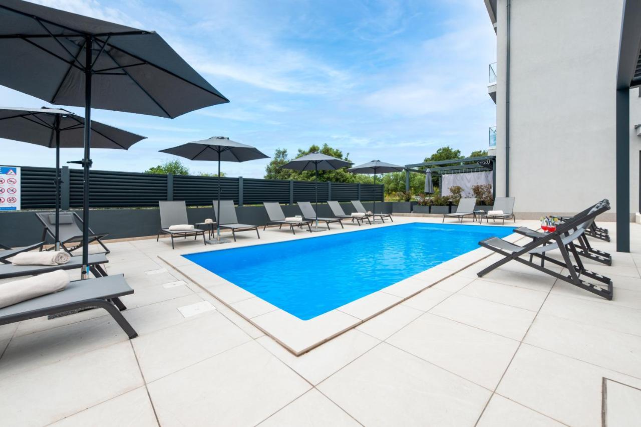Luxury Residence Levante ロヴィニ エクステリア 写真