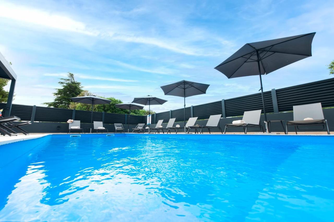Luxury Residence Levante ロヴィニ エクステリア 写真