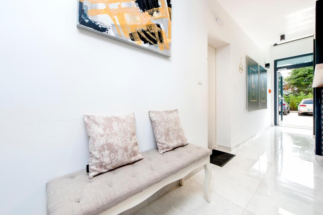 Luxury Residence Levante ロヴィニ エクステリア 写真