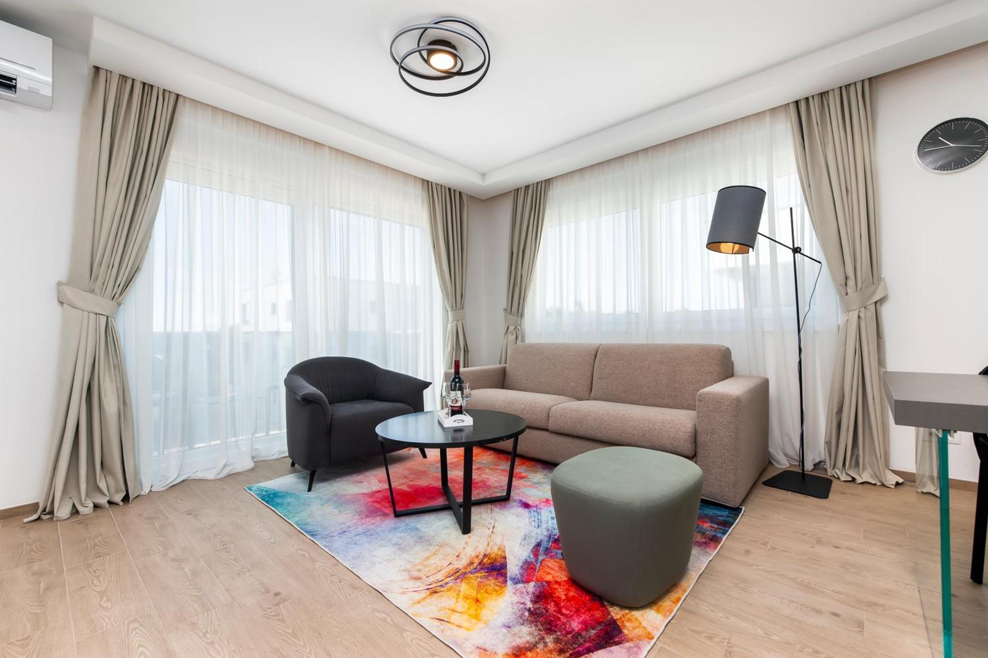 Luxury Residence Levante ロヴィニ エクステリア 写真