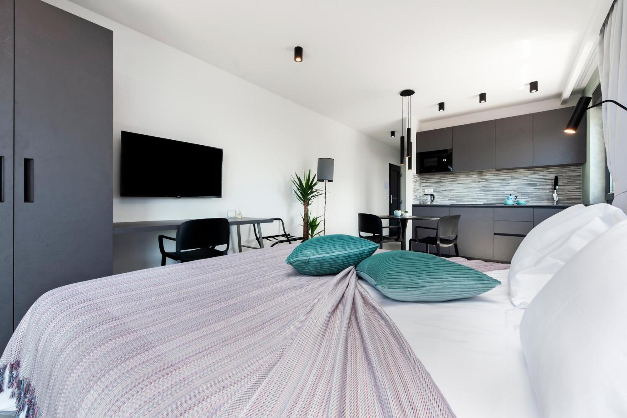 Luxury Residence Levante ロヴィニ エクステリア 写真